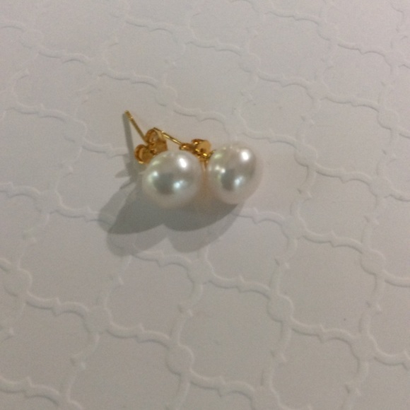 14k Yellow Gold Akoya Pearl Stud - Picture 6 of 7
